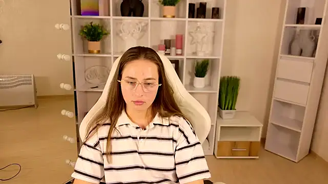 NadinnL online show from May 26, 6:53 am
