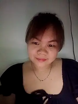 Truxcy1 online show from April 28, 2:11 pm