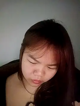 Truxcy1 online show from May 4, 12:56 pm