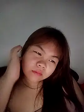 Truxcy1 online show from May 5, 1:19 pm