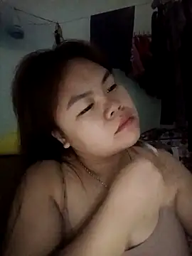 Truxcy1 online show from May 6, 1:36 am