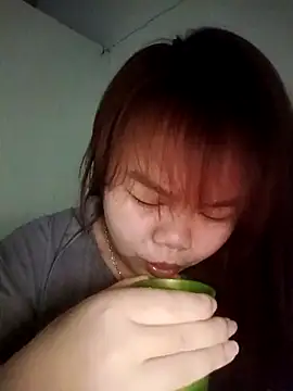Truxcy1 online show from May 7, 11:54 pm