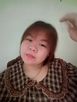 Truxcy1 online show from May 24, 1:43 am
