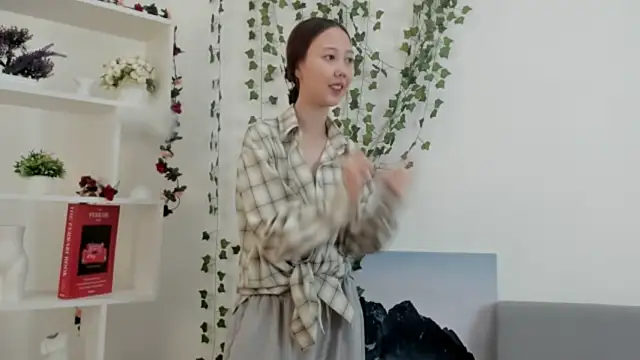 Snapshot of CherieAppel chatting on April 21, 5:03 am CherieAppel online show from April 21, 5:03 am