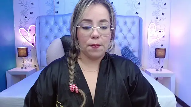 Snapshot of CharlotteSmithy chatting on May 1, 2:21 pm CharlotteSmithy online show from May 1, 2:21 pm