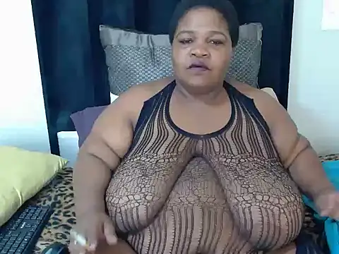 BBWMIDGET40 online show from May 20, 9:26 am