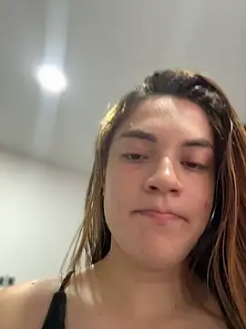Snapshot of _EmmaDavis_ chatting on May 20, 4:24 pm EmmaDavis online show from May 20, 4:24 pm