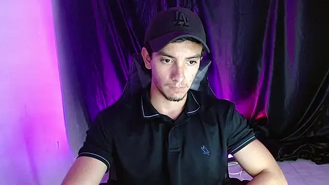 Snapshot of dante_18cm_ chatting on May 8, 12:38 am dante 18cm online show from May 8, 12:38 am
