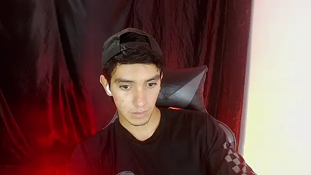 Snapshot of dante_18cm_ chatting on May 14, 12:50 am dante 18cm online show from May 14, 12:50 am