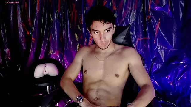 Snapshot of dante_18cm_ chatting on May 24, 12:37 am dante 18cm online show from May 24, 12:37 am