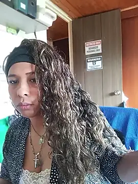 Ivon C online show from May 8, 1:16 pm