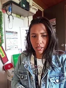 Ivon C online show from May 14, 1:18 pm