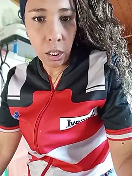 Ivon C online show from May 25, 1:28 pm