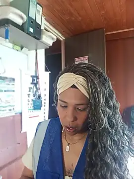 Ivon C online show from May 26, 1:29 pm
