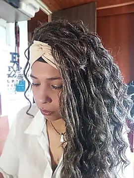Ivon C online show from May 27, 1:41 pm