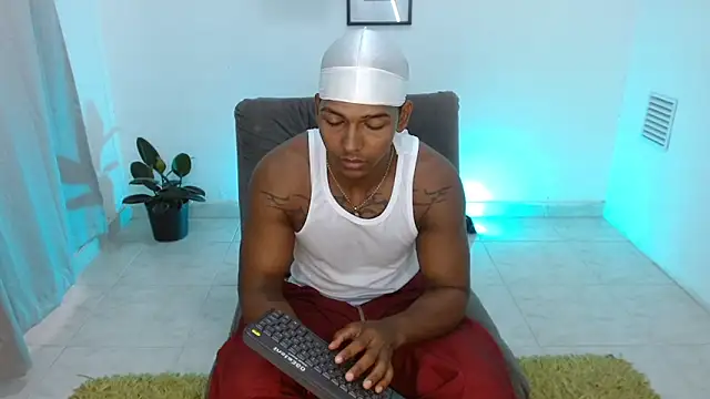 zoriel bigcock online show from May 3, 7:31 pm