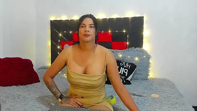 Snapshot of camila_valenciia_ chatting on April 21, 10:43 am camila valenciia online show from April 21, 10:43 am