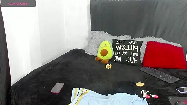 camila valenciia  online show from July 8, 12:26 am