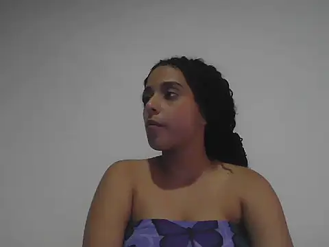 Snapshot of khiara_jhones chatting on May 1, 7:24 am khiara jhones online show from May 1, 7:24 am