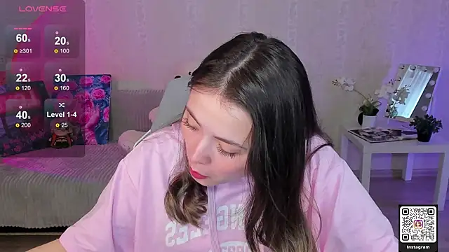 LinnLove online show from April 23, 6:58 am