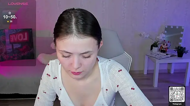 LinnLove online show from April 30, 7:04 am