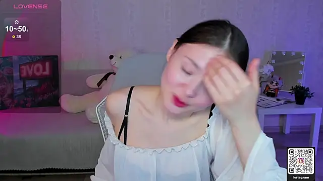 LinnLove online show from May 1, 8:41 am