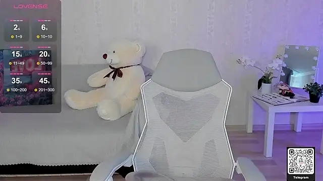 LinnLove online show from May 6, 6:41 am