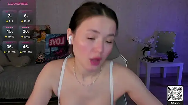 LinnLove online show from May 18, 7:03 am