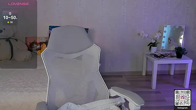 LinnLove online show from May 20, 6:52 am