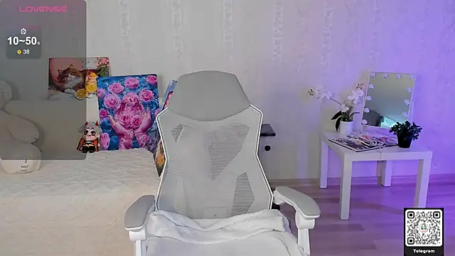 LinnLove online show from May 23, 7:02 am