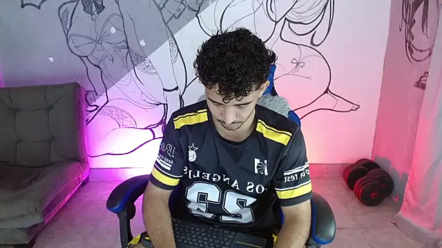 caius bigcock1 online show from May 17, 12:34 pm
