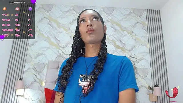 Mia Hiills online show from May 25, 12:33 pm