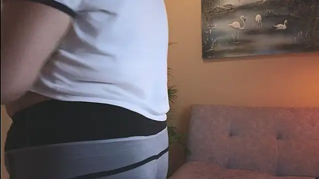 Snapshot of velvetchubby chatting on April 24, 2:47 am velvetchubby online show from April 24, 2:47 am