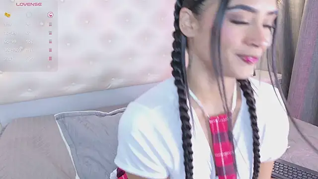 Snapshot of scarleettdoll chatting on May 1, 8:35 pm scarleettdoll online show from May 1, 8:35 pm