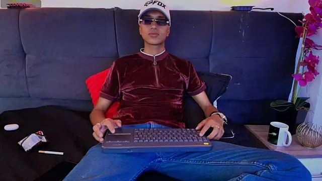 Alan Colthon online show from May 21, 3:46 am