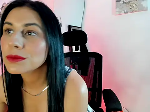 Snapshot of ManuelaGlamourX chatting on April 29, 8:04 pm ManuelaGlamourX online show from April 29, 8:04 pm