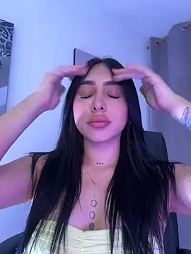 Snapshot of IsabellaNoir_ chatting on April 22, 10:55 pm IsabellaNoir online show from April 22, 10:55 pm