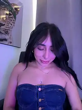 Snapshot of IsabellaNoir_ chatting on May 6, 8:03 pm IsabellaNoir online show from May 6, 8:03 pm