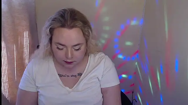 Snapshot of sweetvlada chatting on May 4, 7:15 am sweetvlada online show from May 4, 7:15 am
