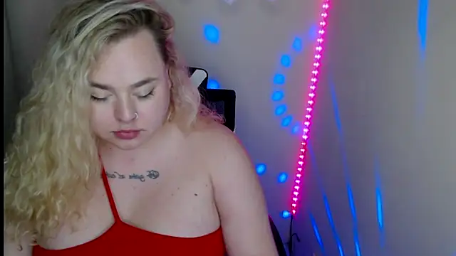 Snapshot of sweetvlada chatting on May 8, 7:41 pm sweetvlada online show from May 8, 7:41 pm