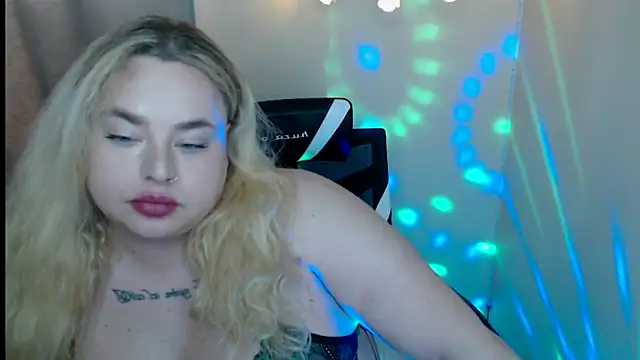 Snapshot of sweetvlada chatting on May 12, 7:05 am sweetvlada online show from May 12, 7:05 am