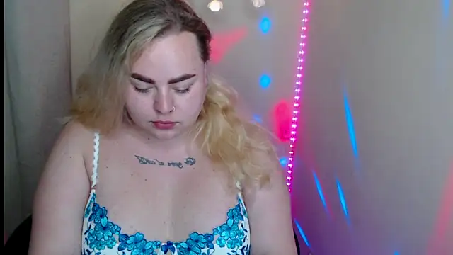 Snapshot of sweetvlada chatting on May 14, 7:31 pm sweetvlada online show from May 14, 7:31 pm