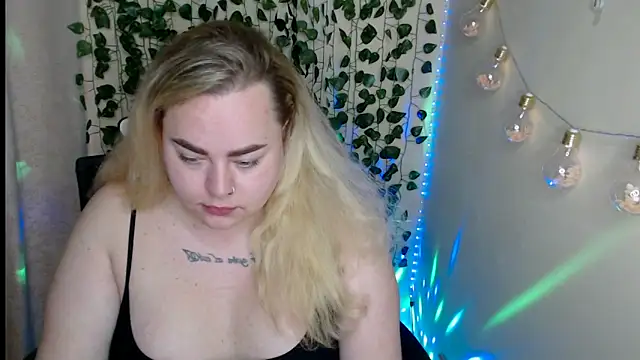 Snapshot of sweetvlada chatting on May 16, 3:55 pm sweetvlada online show from May 16, 3:55 pm