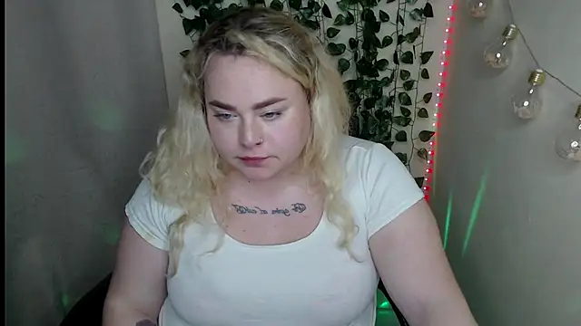 Snapshot of sweetvlada chatting on May 19, 6:14 pm sweetvlada online show from May 19, 6:14 pm
