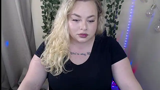 Snapshot of sweetvlada chatting on May 27, 7:05 am sweetvlada online show from May 27, 7:05 am