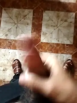 Snapshot of Oussama__001 chatting on May 2, 12:21 pm Oussama 001 online show from May 2, 12:21 pm