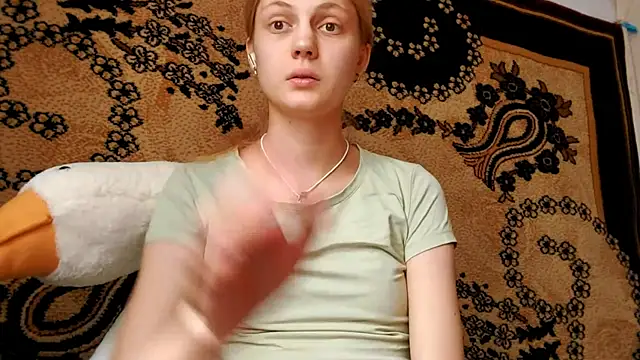 Snapshot of LunaLaday chatting on June 22, 3:25 am LunaLaday online show from June 22, 3:25 am