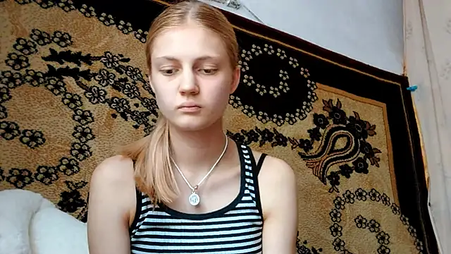 Snapshot of LunaLaday chatting on June 29, 3:02 am LunaLaday online show from June 29, 3:02 am