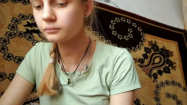 Snapshot of LunaLaday chatting on July 7, 6:47 am LunaLaday online show from July 7, 6:47 am