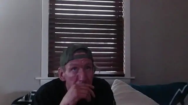 Snapshot of studlyhardwoodd chatting on April 25, 3:42 pm studlyhardwoodd online show from April 25, 3:42 pm